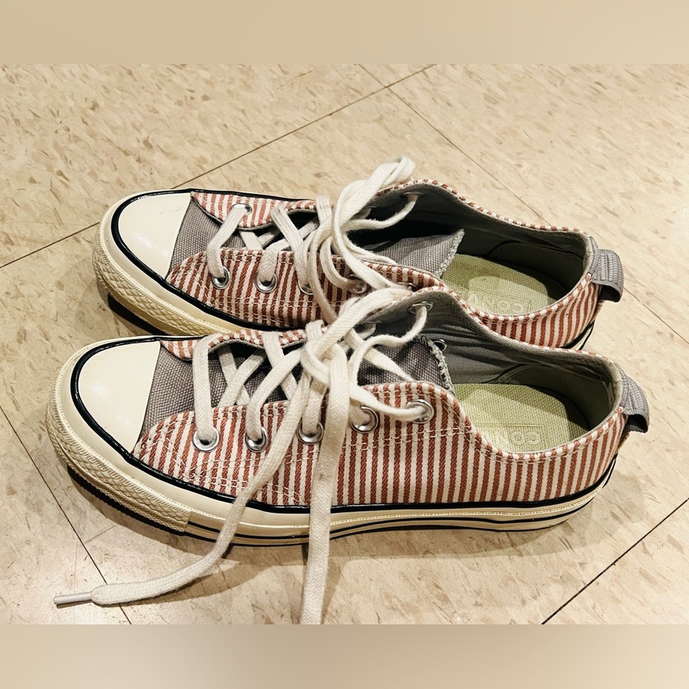 Corduroy Stripe Converse Chuck Taylor Sneakers
Unisex men's 3.5 Women's 5.5